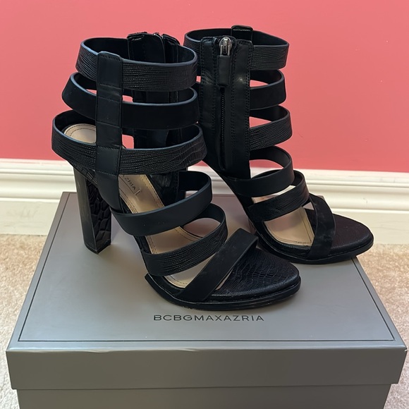 BCBG MAXAZRIA SANDALS - Picture 2 of 4